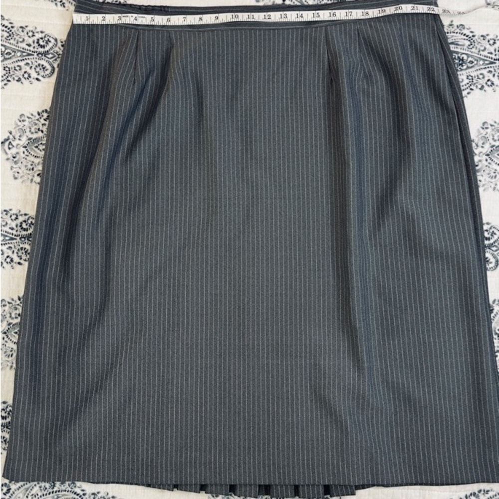 Women’s Plus Size 24W Gray Pinstripe Skirt‎ Career Work Office Knee Length
